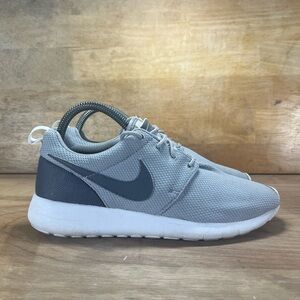 Nike Roshe One Womens Size 7.5 (6Y) Running Shoes Sneakers Gray 599728-028